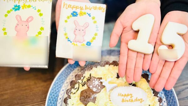 「どっちが本物！？」手描きのイラストカードをそのままクッキーに再現