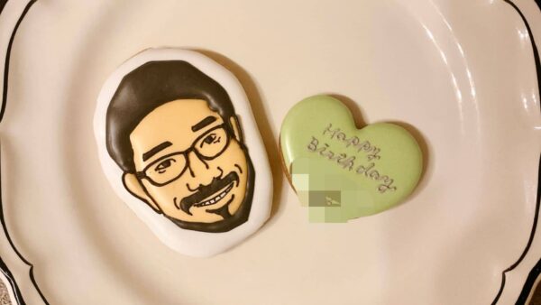 インパクト抜群！いただいたイラストをそのまま「似顔絵クッキー」にしてお誕生日祝い