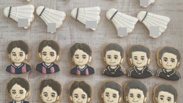 高校バドミントン部の卒業記念に！顧問の先生の似顔絵＆シャトルのアイシングクッキー